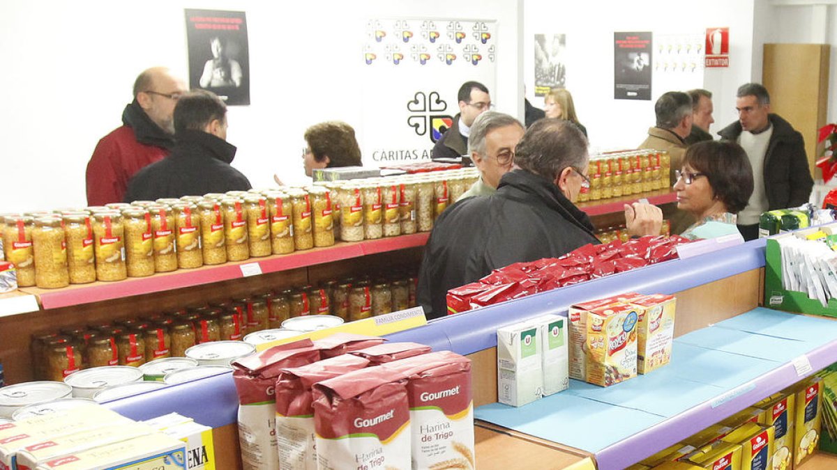 Sis-centes famílies no poden pagar les despeses bàsiques