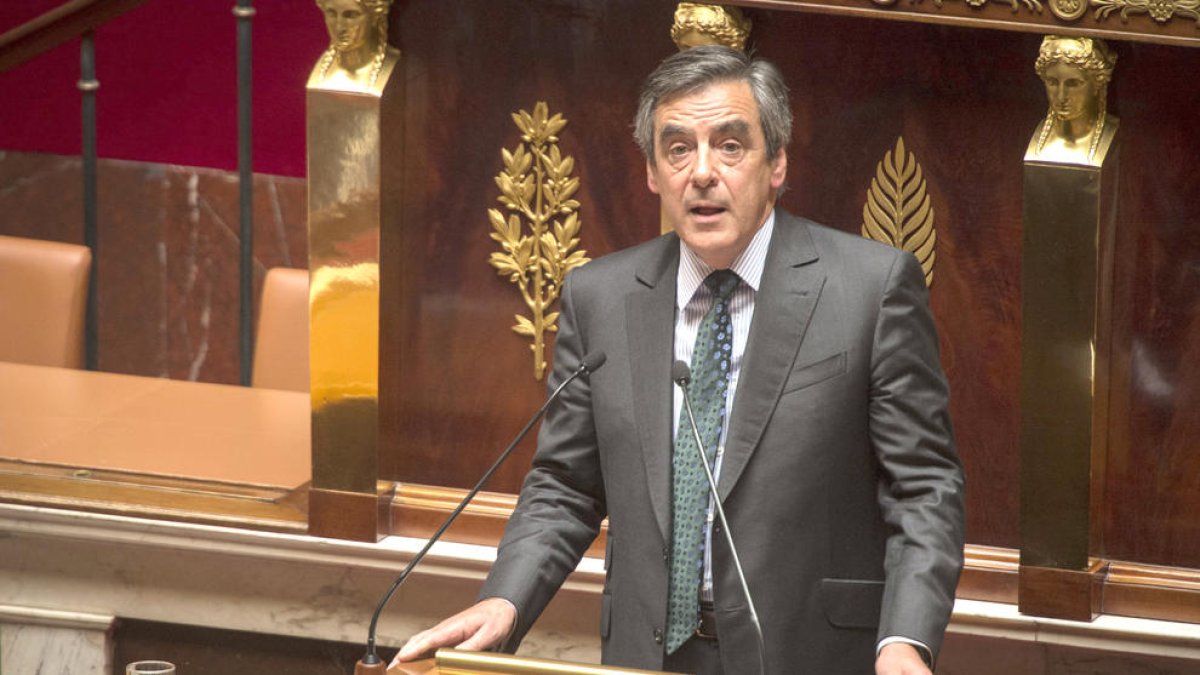 Noves revelacions compliquen la cursa de Fillon a la presidència