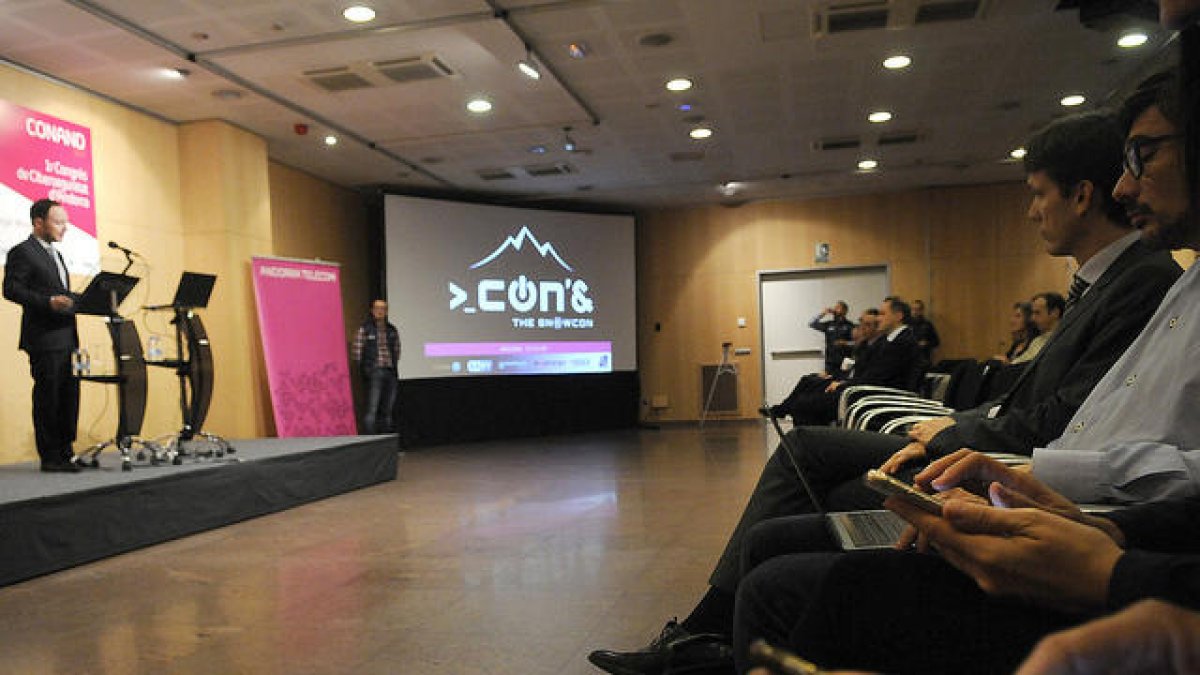 Els experts destaquen la manca de coneixement i formació en ciberseguretat