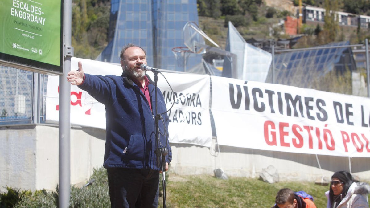 Ubach denuncia abusos en els ajuts entre els desocupats