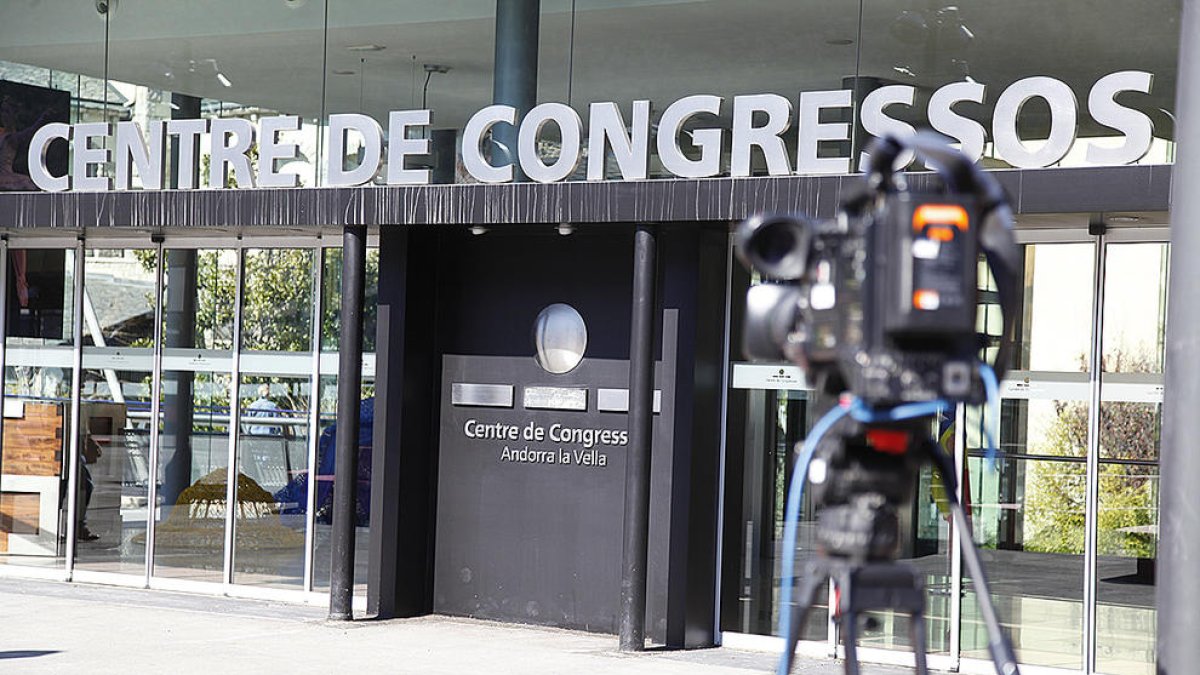 La capital treu a concurs la gestió del Centre de Congressos