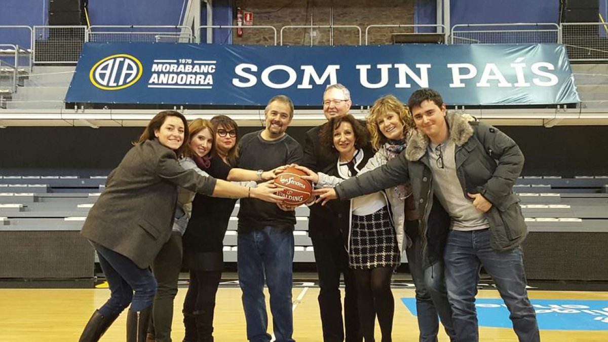 2.000 euros recaptats en el partit contra càncer