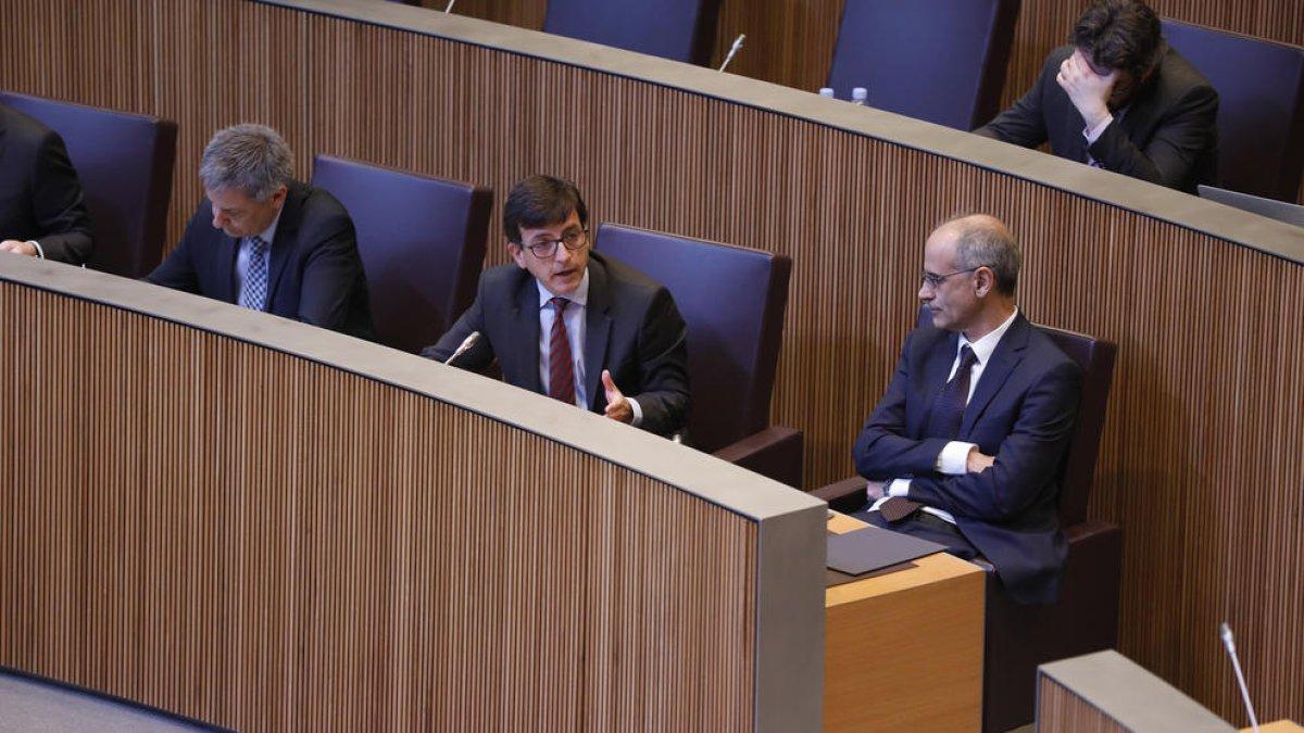 Toni Martí, Jordi Cinca i Gilbert Saboya en un moment de la sessió d'avui del Consell General.