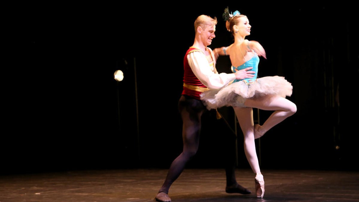 Makhalina fa vibrar un Claror amb tres quarts de l'entrada