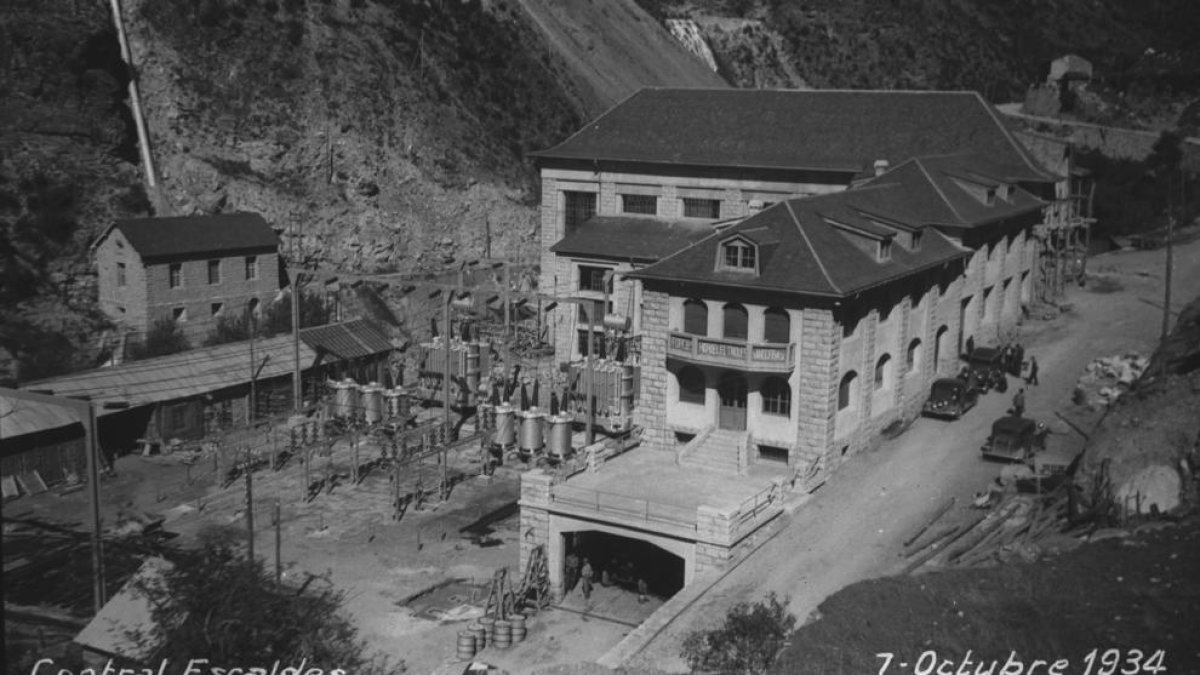 La central hidroelèctrica va entrar en funcionament l'agost del 1934.