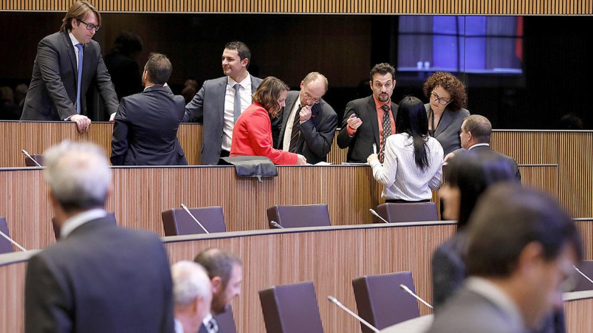 Rebuig al “triomfalisme” de Govern sobre la fi de la crisi