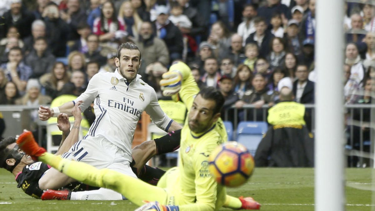 El Madrid venç l'Espanyol fent el mínim