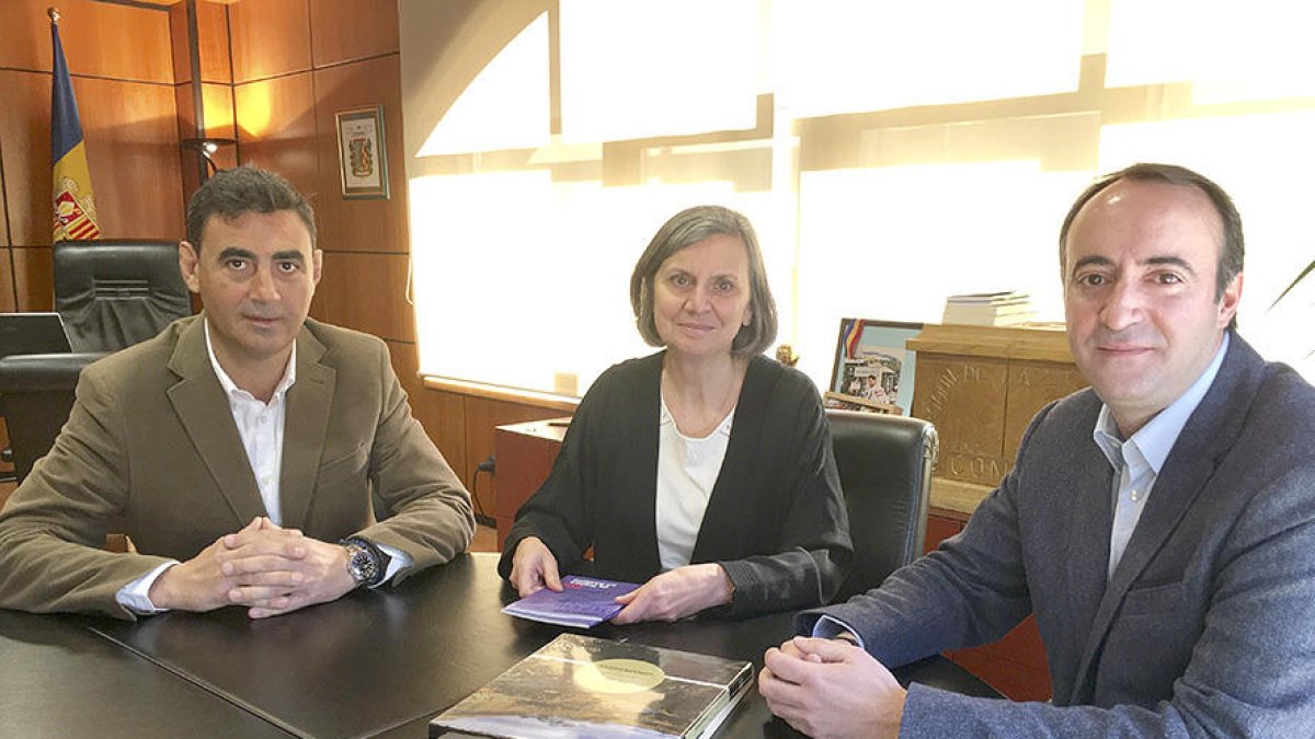 L'ambaixadora francesa visita el comú massanenc