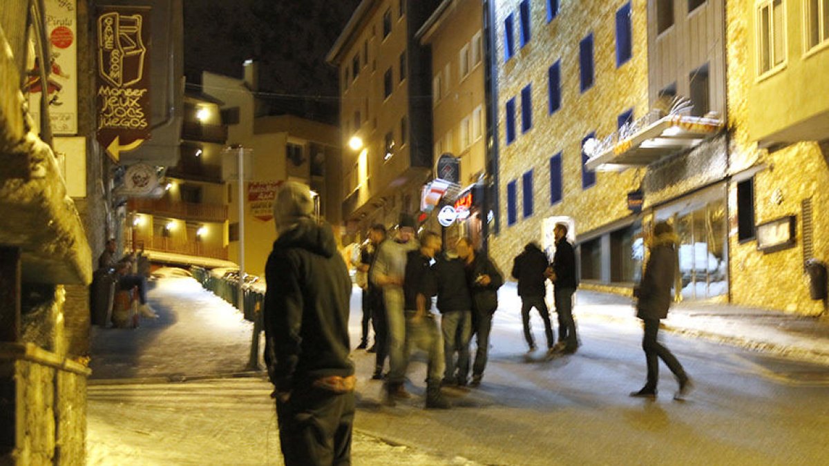 La policia registra fins a 40 intervencions per nit al Pas