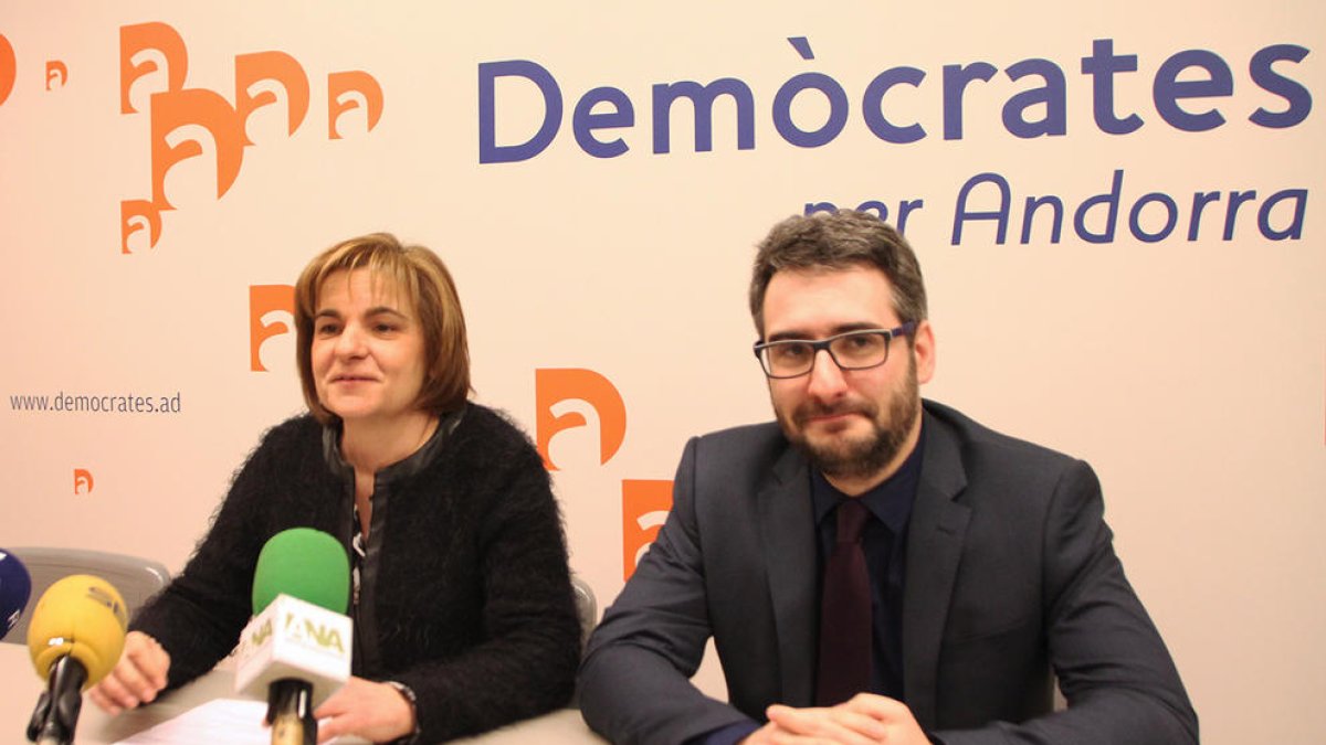 Calvet posa el càrrec a disposició però DA li reitera la seva confiança