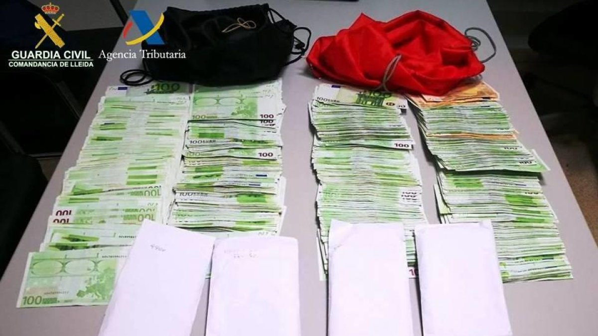 La guàrdia civil arresta a la Seu d'Urgell dos ancians espanyols amb 130.000 euros