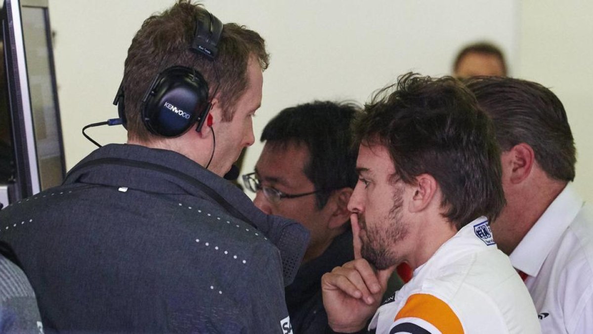 Mala estrena d'Alonso amb McLaren