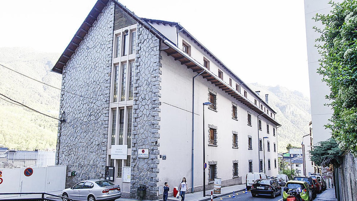 Es liciten treballs per eliminar amiant a les escoles