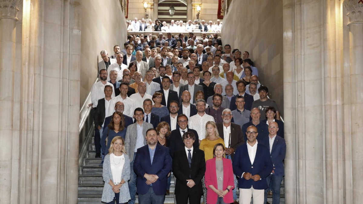 Mig miler d'alcaldes manifesten el seu compromís amb el referèndum