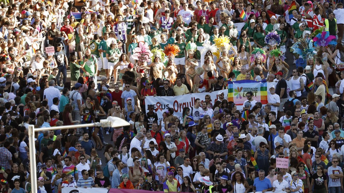 Marxes multitudinàries per l'orgull LGTBI