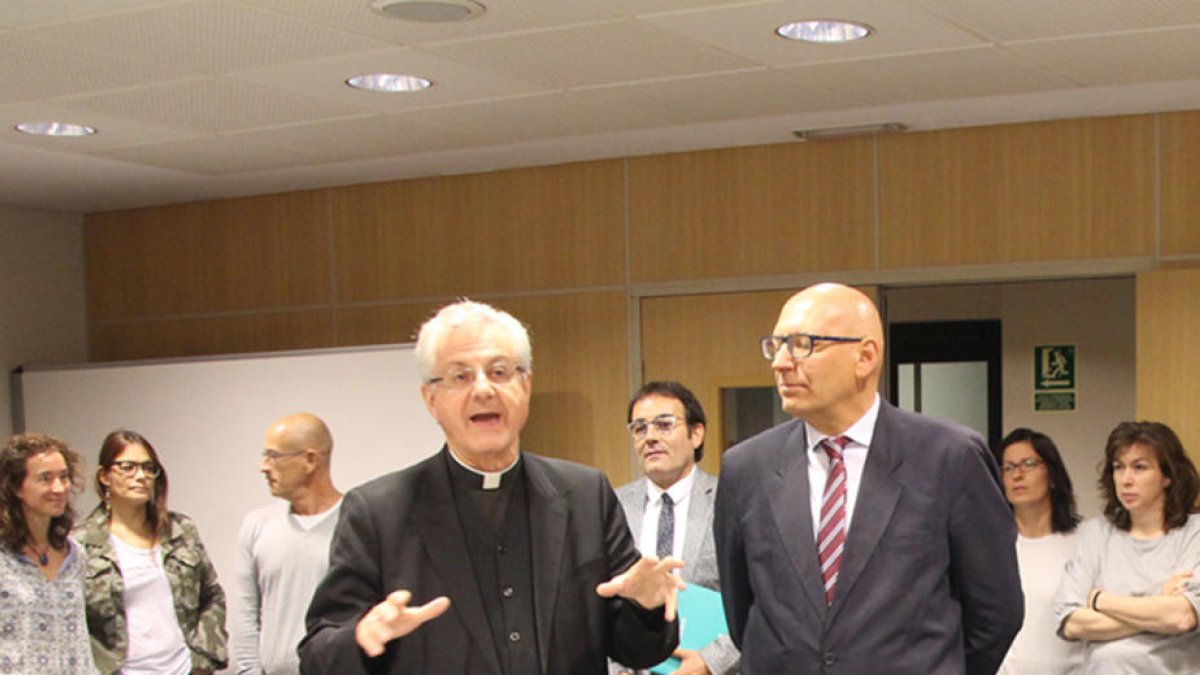 Vives visita els estudiants de la universitat