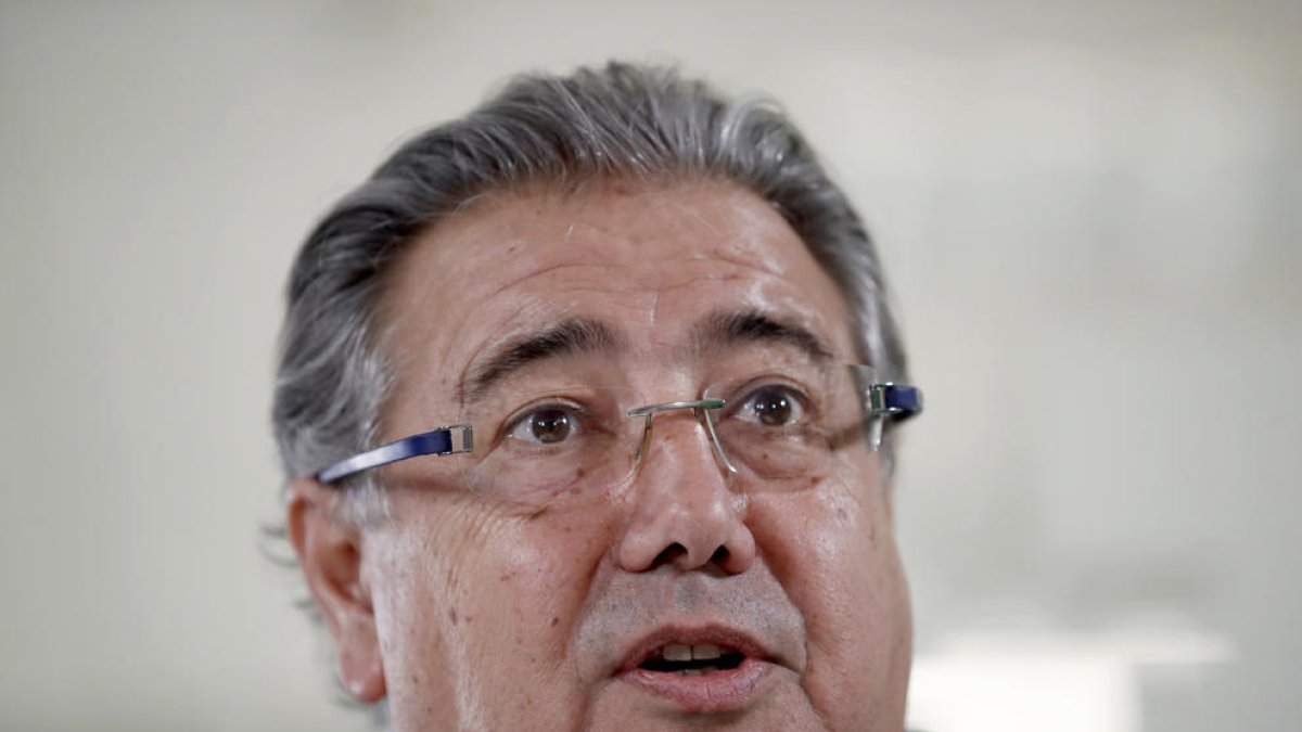 El ministre Zoido avisa el govern de Puigdemont que “res és de franc”