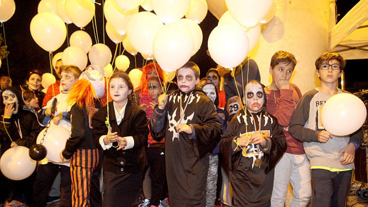 Uns 400 participants a la 1.069 metres de Halloween