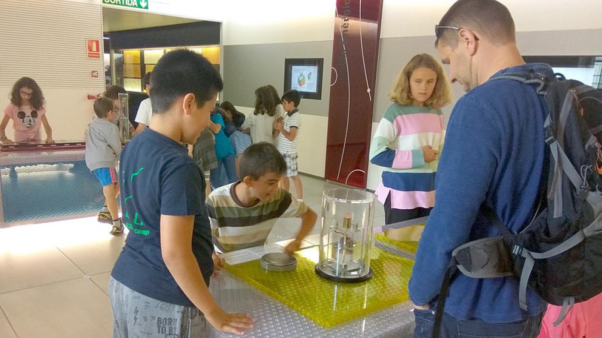 Uns 800 escolars han vist el Museu de l'Electricitat