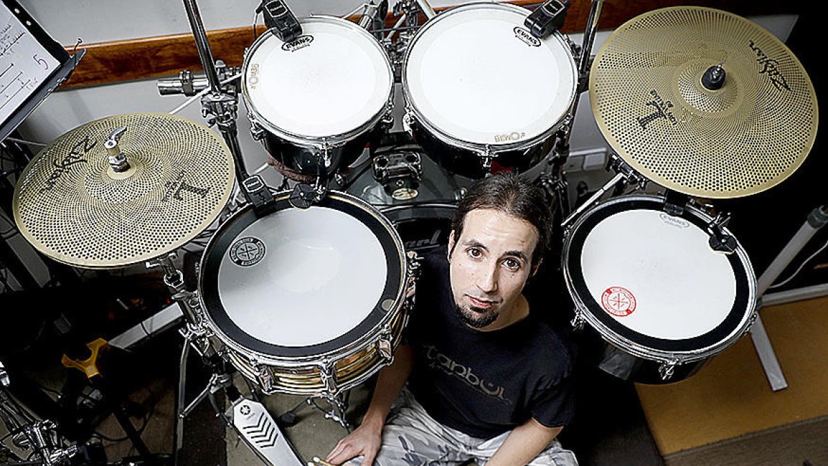 “Vinc del 'metal' però ara ja puc tocar qualsevol estil”