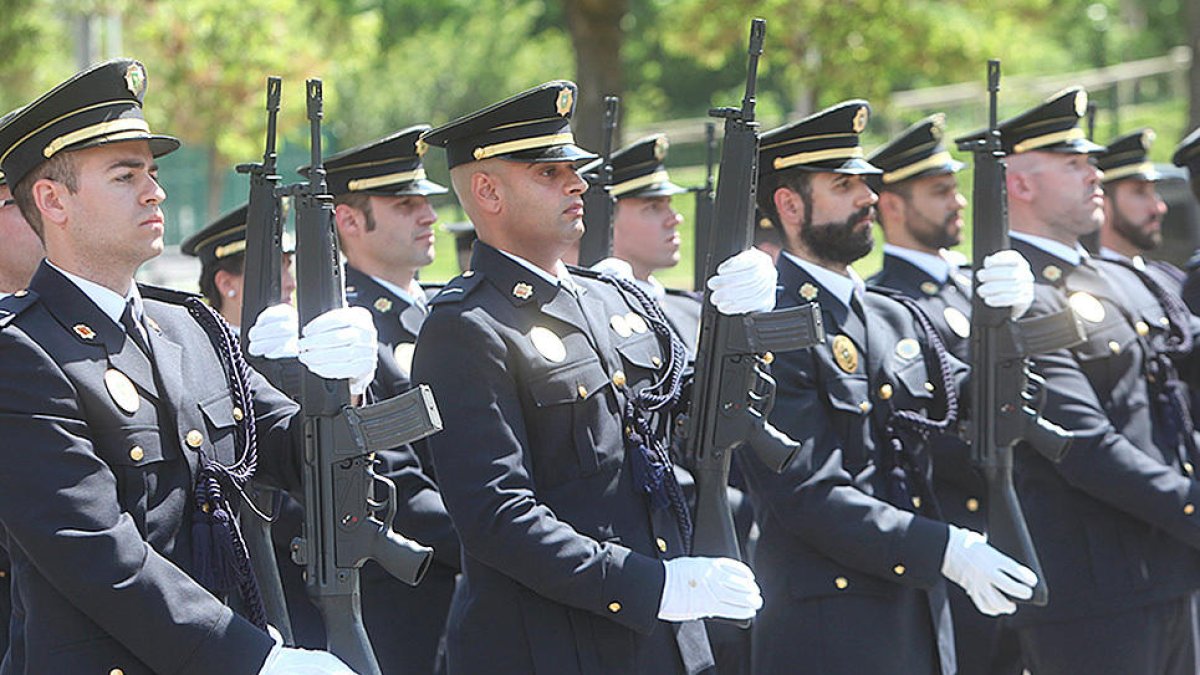 El Govern convoca deu places de policia