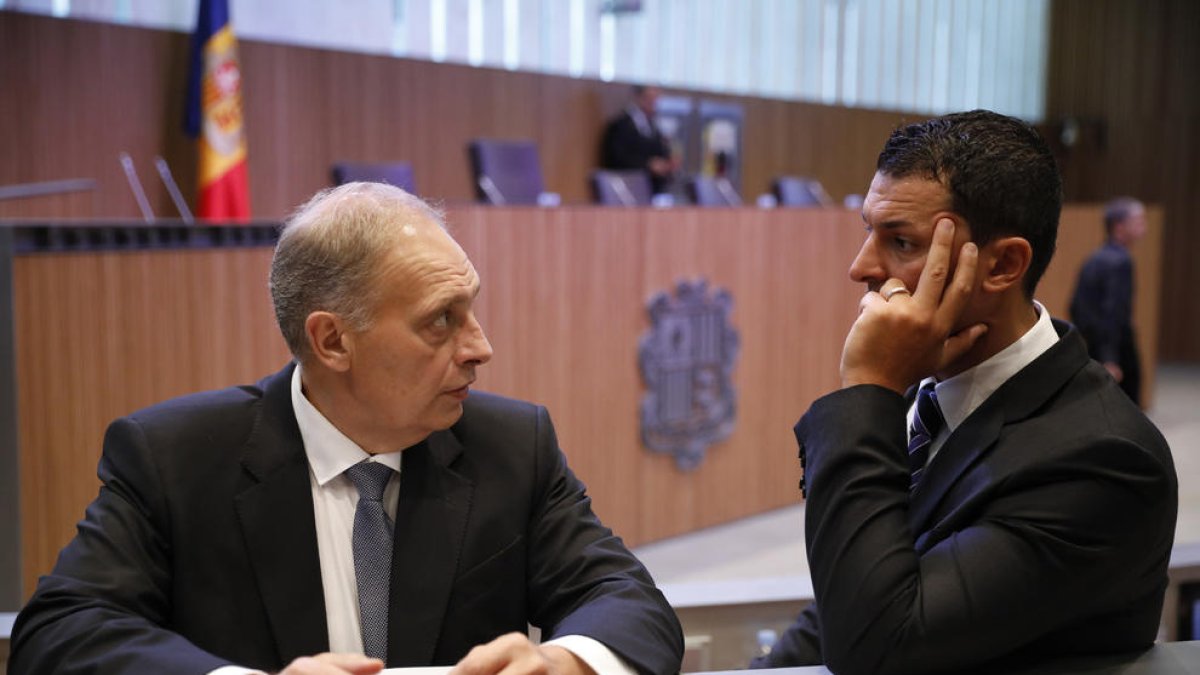 Guerra oberta a Liberals per la continuïtat de Rossell com a secretari general