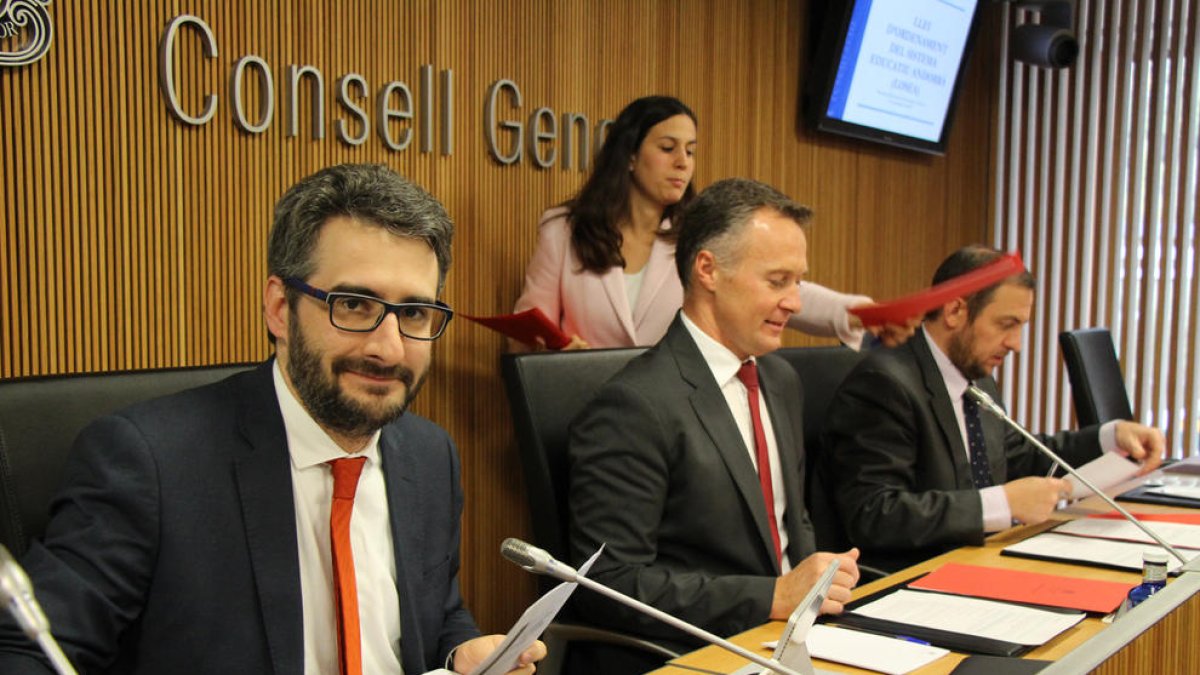 Els eventuals sense titulació podran mantenir la plaça si tenen sis anys d'experiència