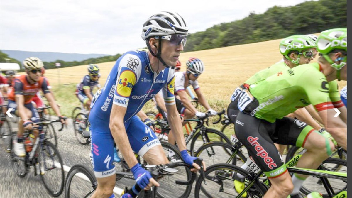 Dan Martin es manté viu tot i patir una caiguda