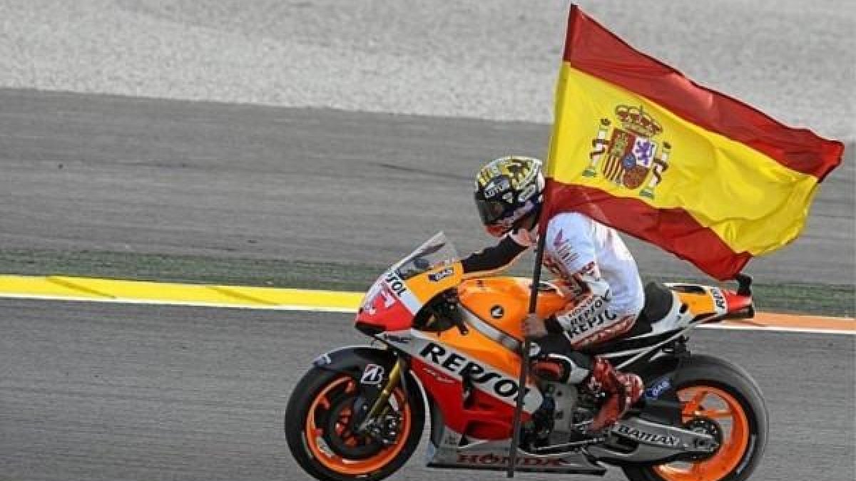 Una caiguda de Màrquez dona esperances a 'Dovi'