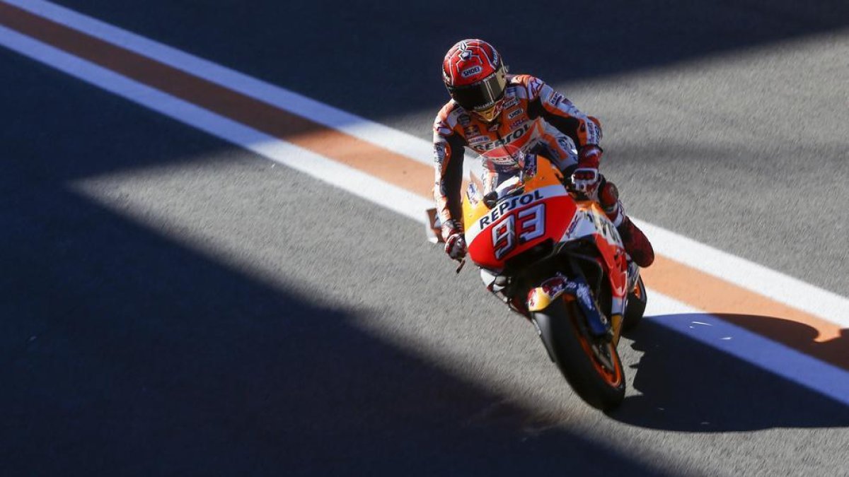 Màrquez fa la 'pole' i s'apropa al títol