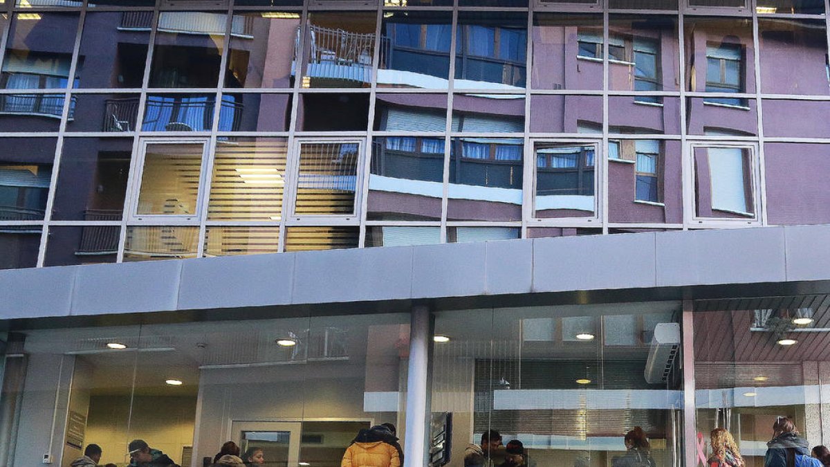 Alerta pel perill que es creïn pisos pastera per acollir temporers