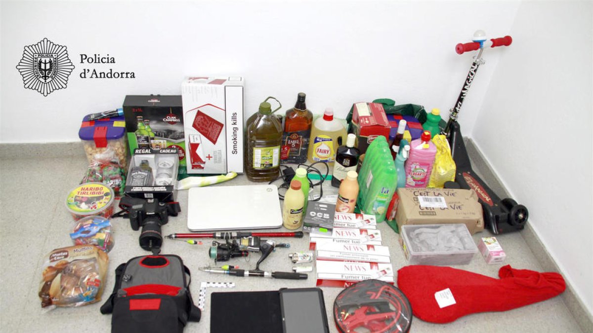 Petició de nou anys per furtar dins de vehicles