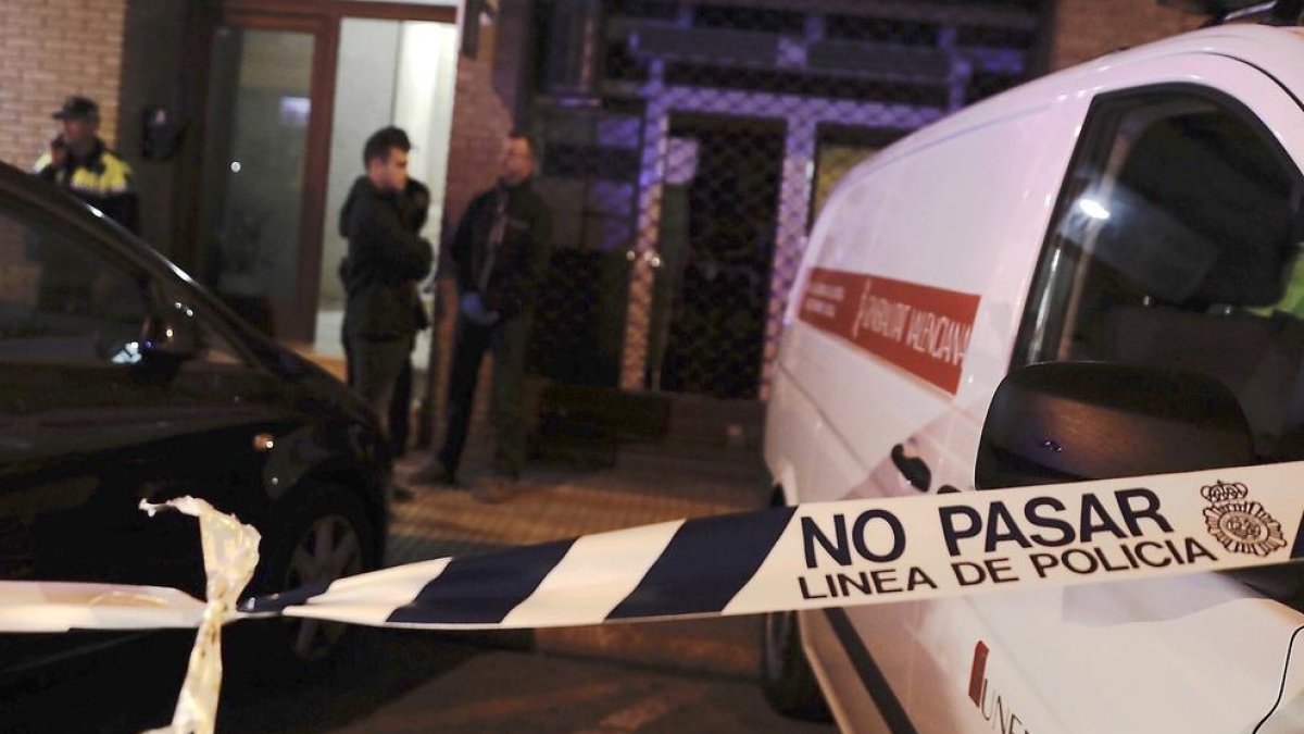 Detingut per degollar la filla de dos anys a Alzira