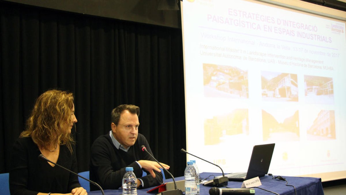 Govern i comuns treballen en un normativa per regular l'adaptació a l'entorn de les instal·lacions industrials