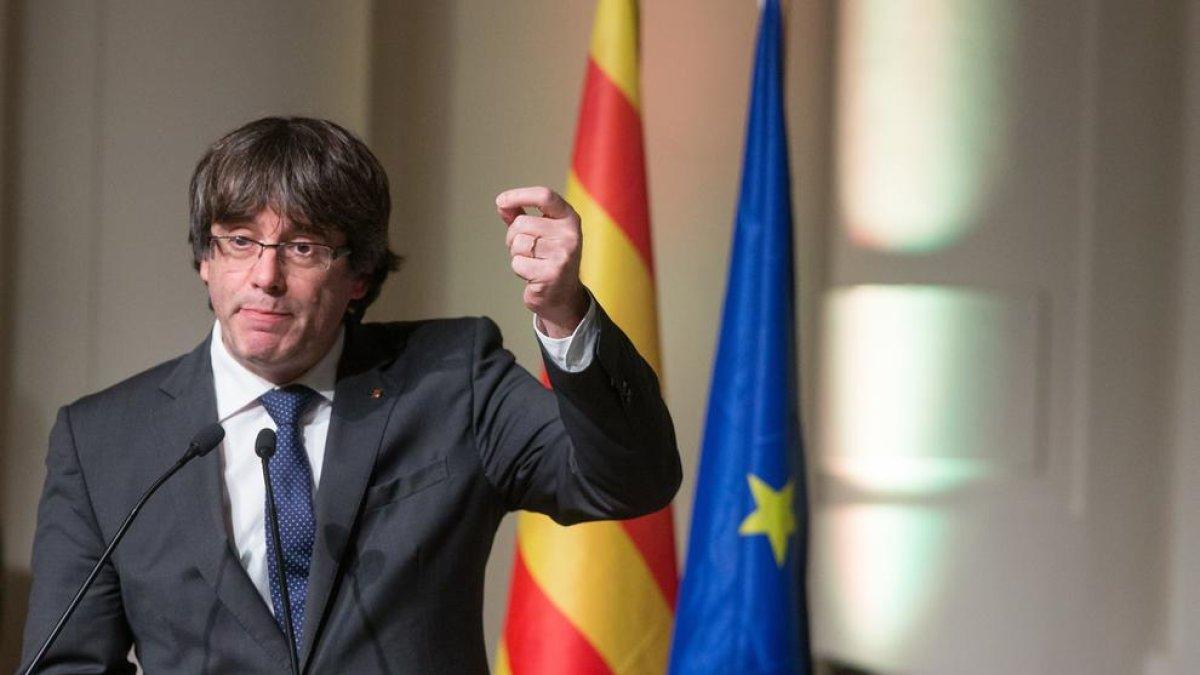 Puigdemont liderarà una llista sense alts càrrecs del PDeCAT per al 21-D