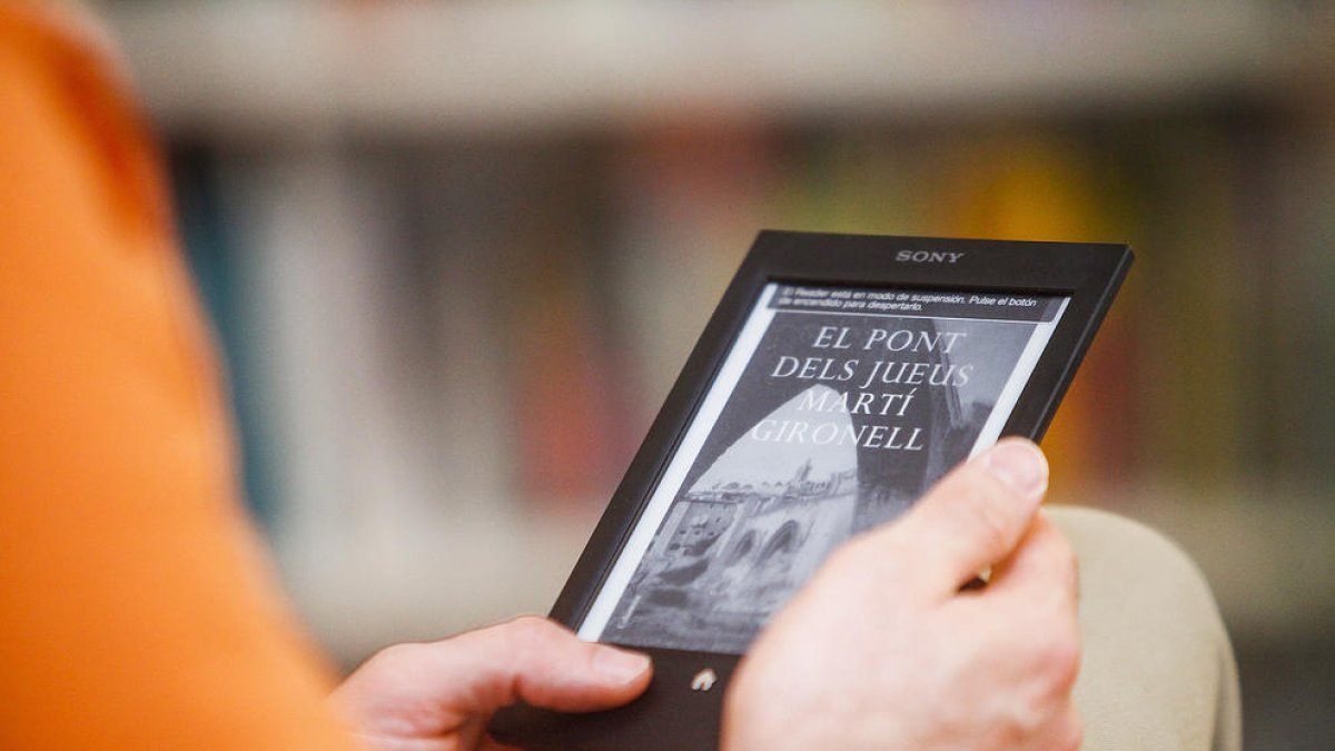 L''e-book' arriba a la biblioteca