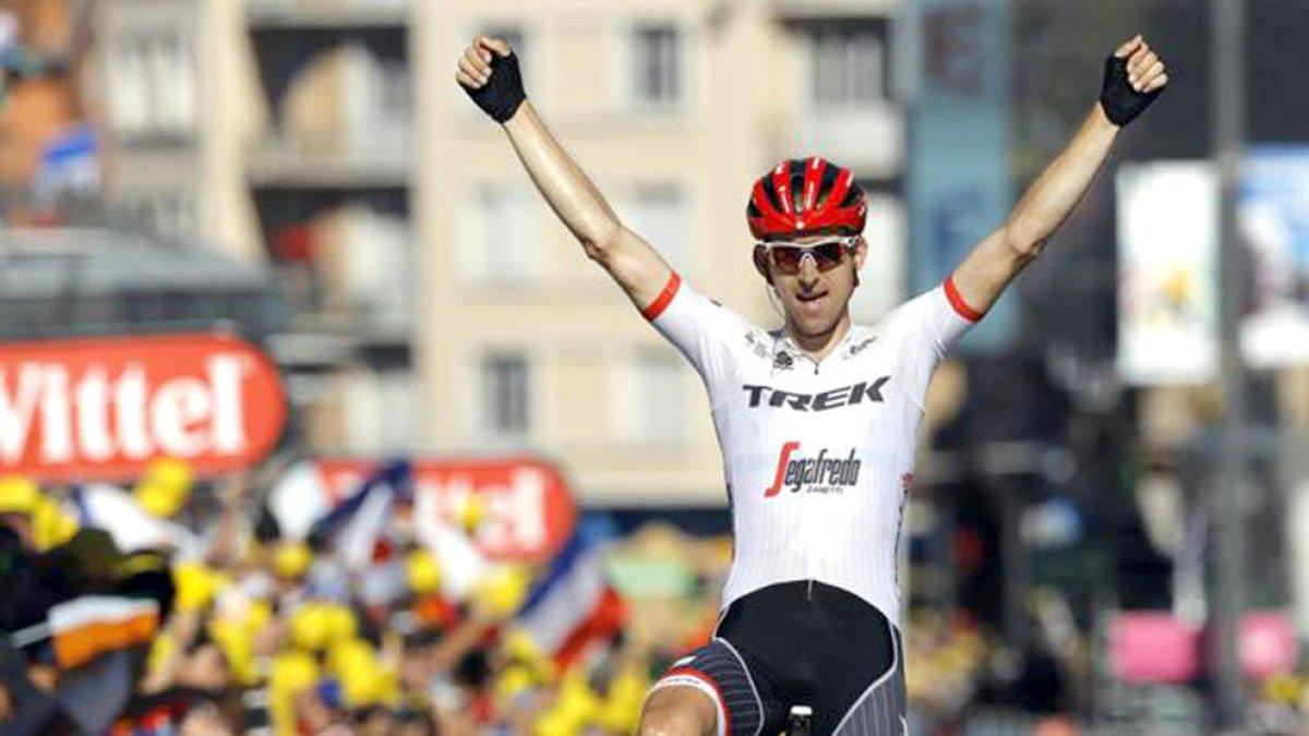 El resident Dan Martin escala un lloc a la general