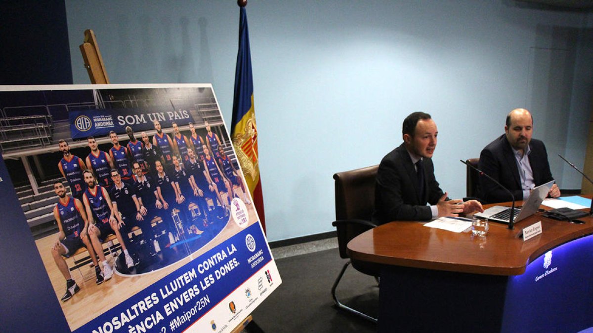 Els jugadors del MoraBanc s'impliquen en una campanya contra la violència de gènere