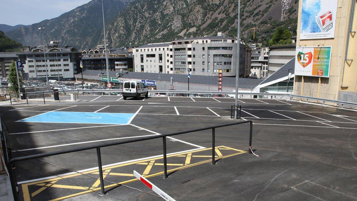 Obert el nou aparcament Bordes de Cal Prat