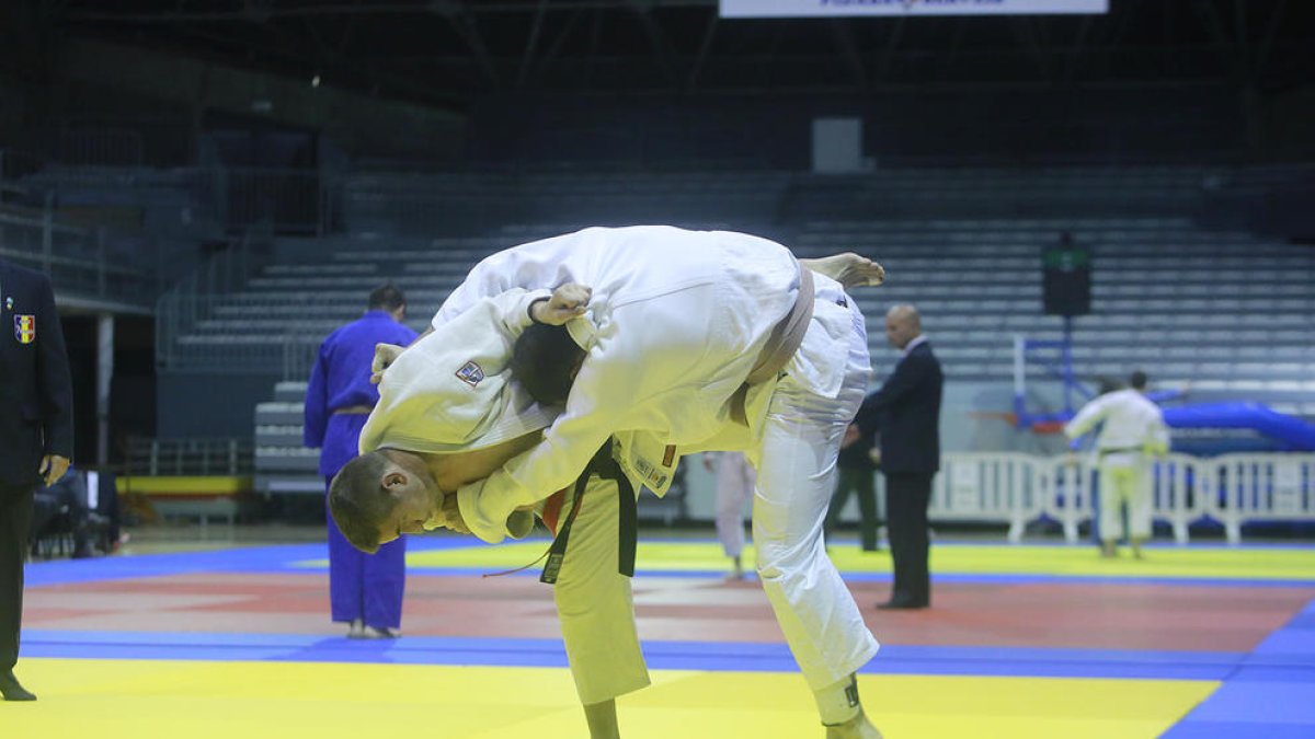 Una vuitantena de judokes de 17 clubs diferents participen avui en la Copa de Govern