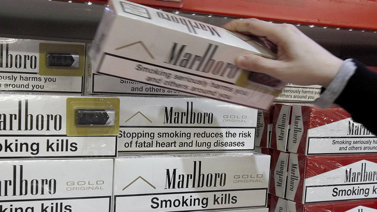 Salut es planteja implantar una taxa al tabac i l'alcohol