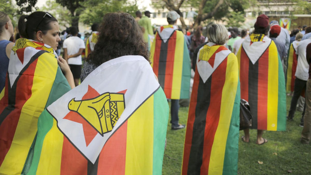 Mugabe no dimiteix i demana que Zimbabue torni a “la normalitat”