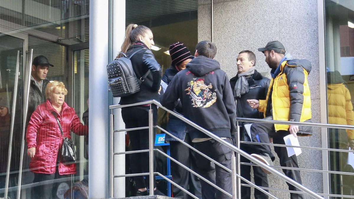 Els permisos de treball i de residència pugen un 1,9% en un any