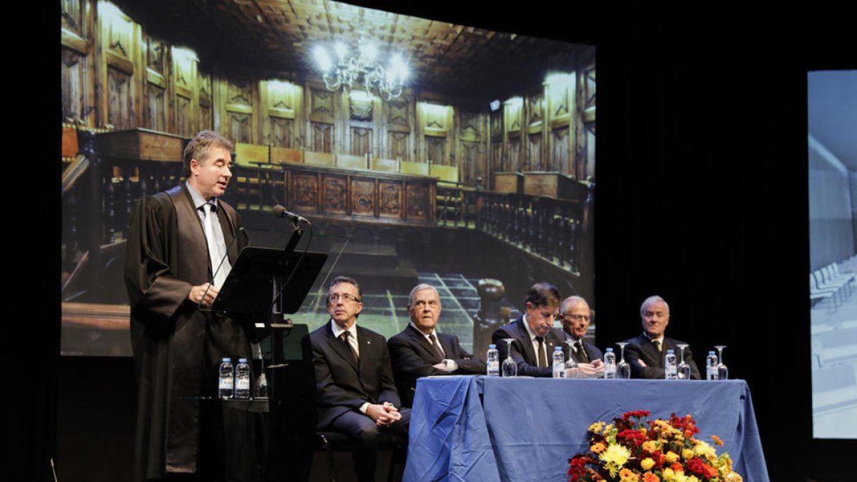 Govern impulsarà un codi ètic per a jutges 
i parlamentaris