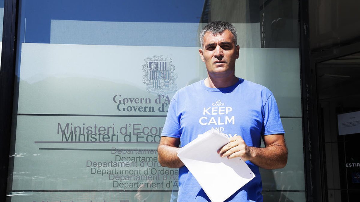 Querella contra el detingut per agredir el gos al carrer