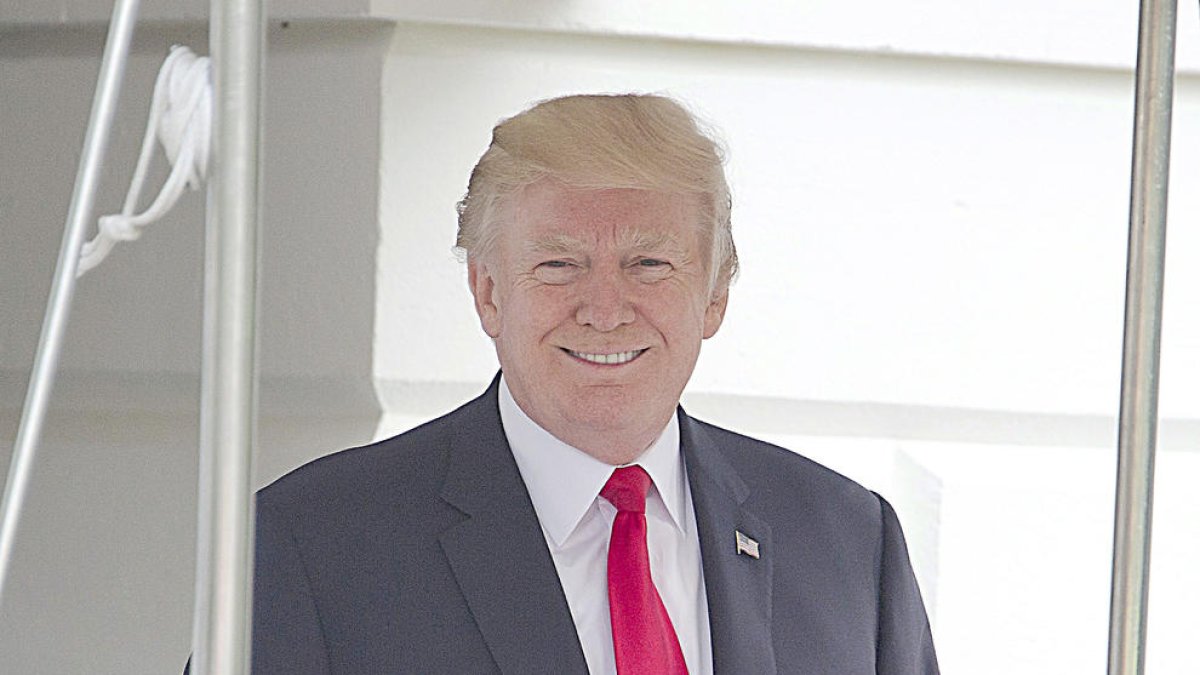 Trump s'atorga el poder absolut de perdonar delictes en plena crisi russa