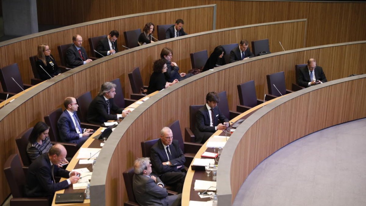 Crítiques per la manca de previsió en la votació de quatre suplements de crèdit extraordinari