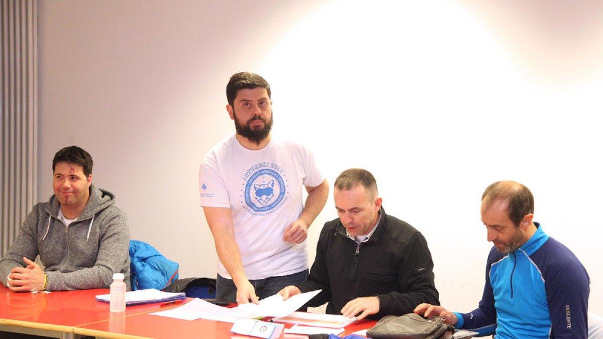 La junta de monitors defensa els contractes
