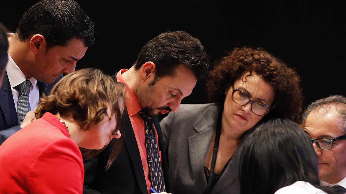 L'oposició reclama canvis profunds a la funció pública