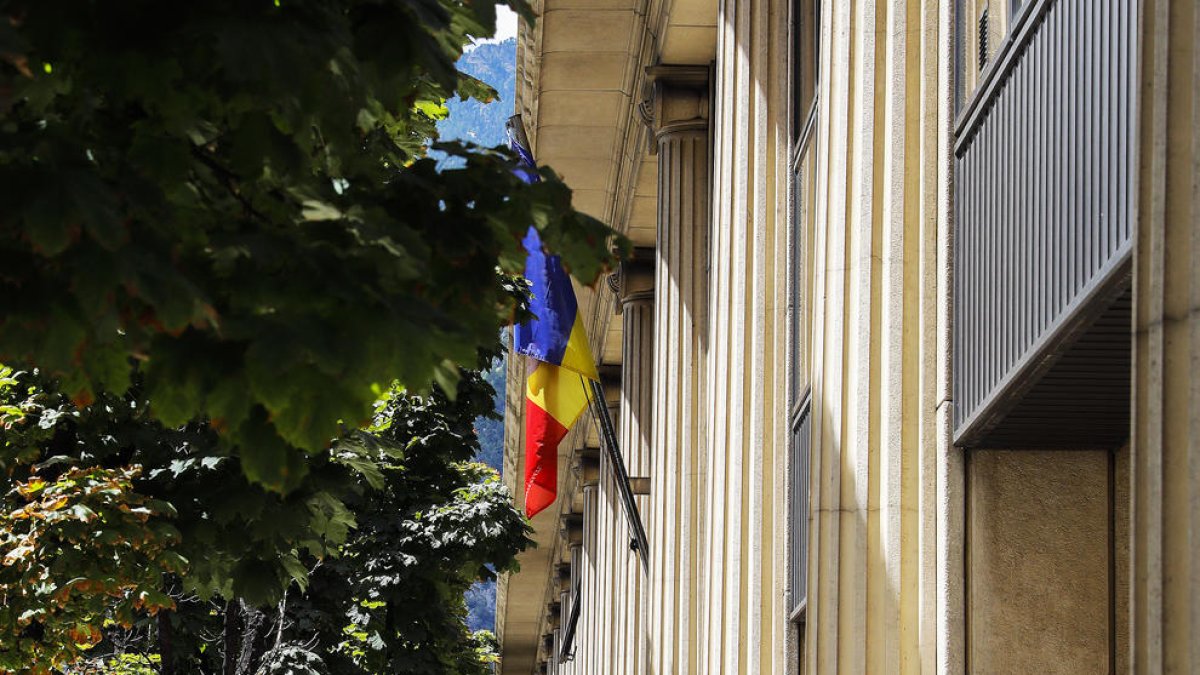 Presó per al padrastre i l'avi d'una noia per abusos sexuals quan era menor